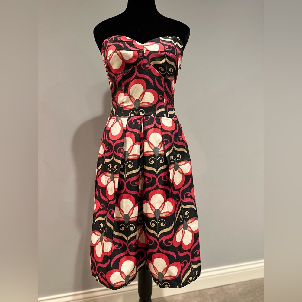Patterned strapless red, black and cream dress